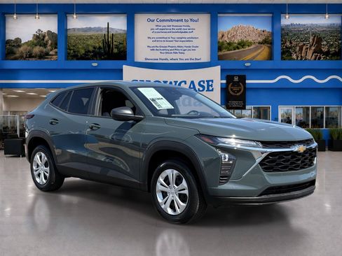 Used 2026 Chevrolet Trax LS FWD image 9