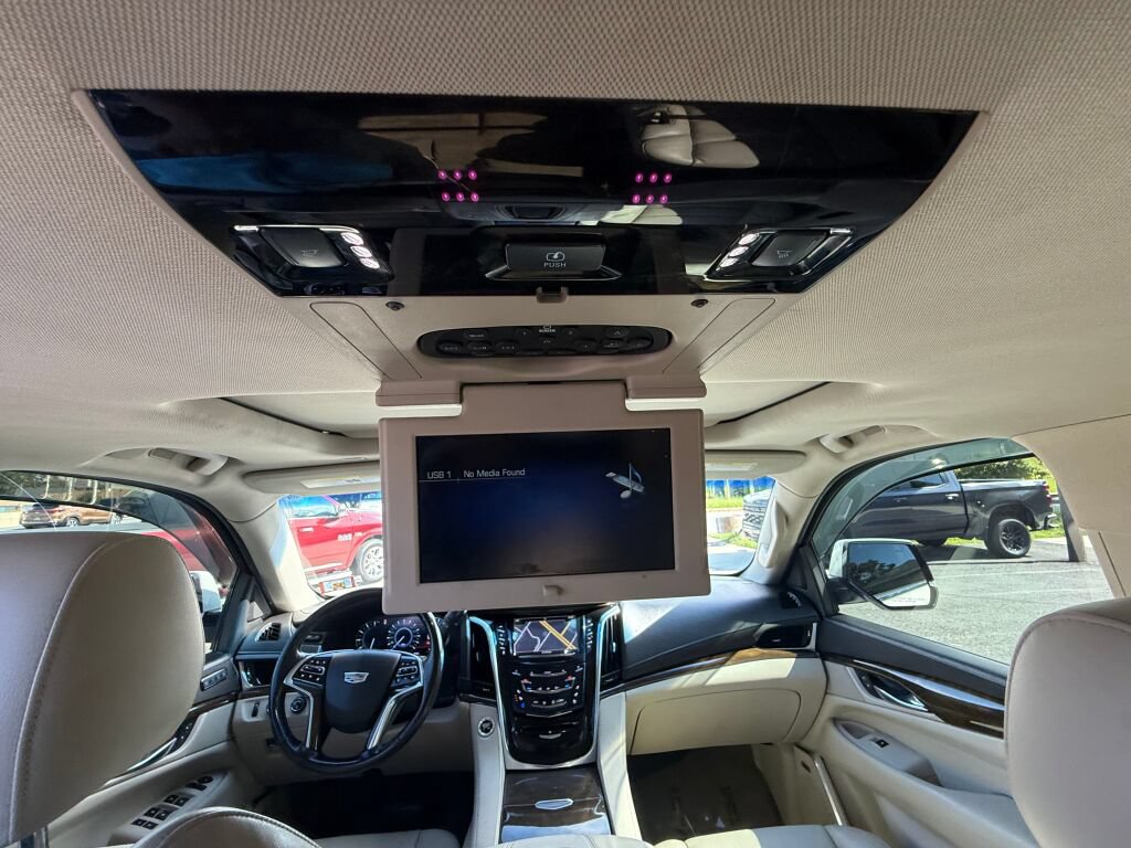 Used 2018 Cadillac Escalade ESV Premium Luxury w/ LPO, Radiant Package AWD/4WD image 25