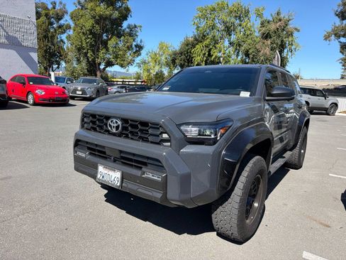 Used 2025 Toyota 4Runner TRD Off-Road Premium AWD/4WD image 3