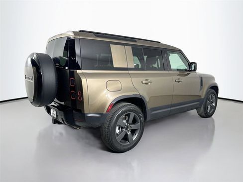 Used 2026 Land Rover Defender 110 S AWD/4WD image 5