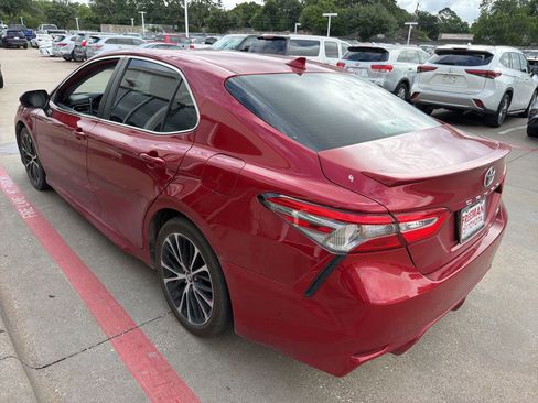 Used 2019 Toyota Camry SE w/ Convenience Package FWD image 8