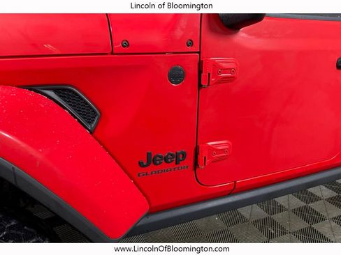 Used 2021 Jeep Gladiator Willys image 12