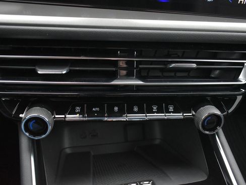 New 2026 Chevrolet Traverse LT w/ Midnight/Sport Edition image 28