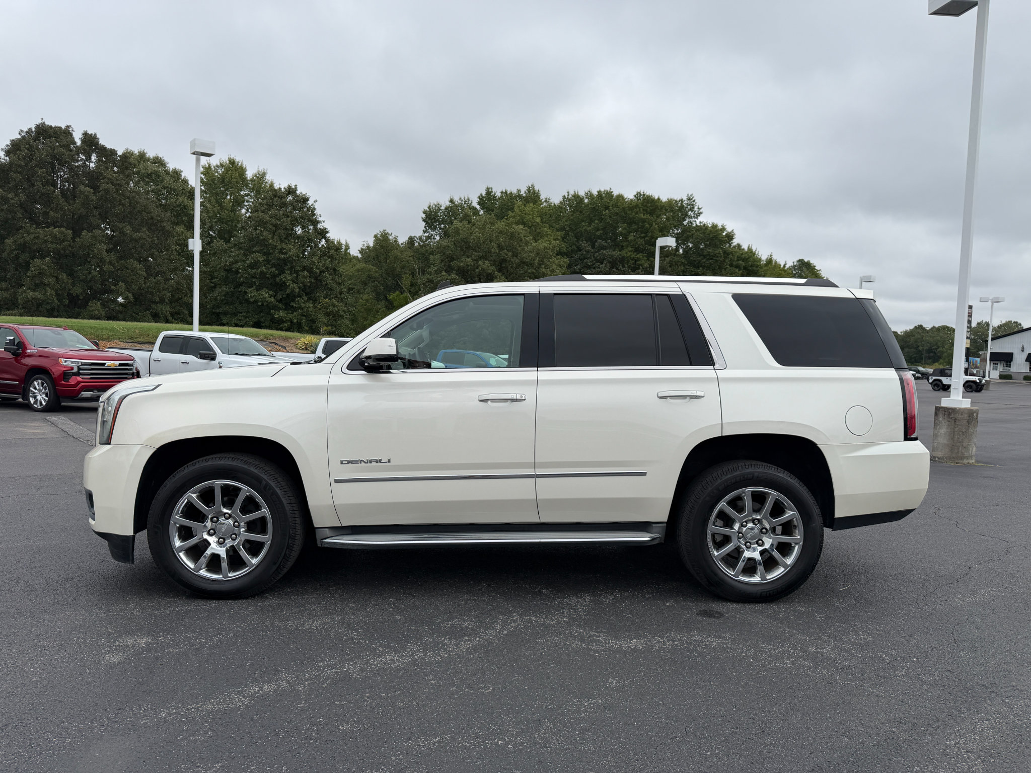 Used 2015 GMC Yukon Denali w/ Touring Package AWD/4WD image 4