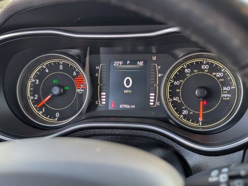 Used 2021 Jeep Cherokee Latitude Plus image 17