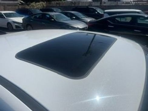 Used 2025 Hyundai Elantra Limited FWD image 13