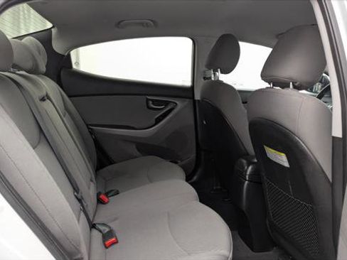 Used 2015 Hyundai Elantra SE FWD image 18