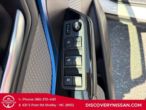 Used 2019 Toyota C-HR XLE FWD image 11