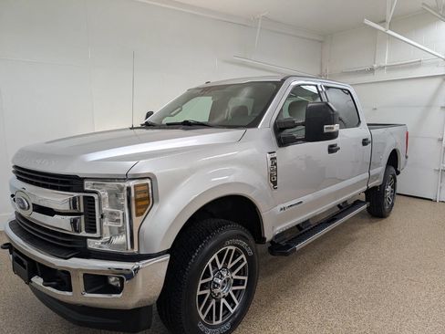 Used 2018 Ford F250 XLT w/ XLT Value Package image 2