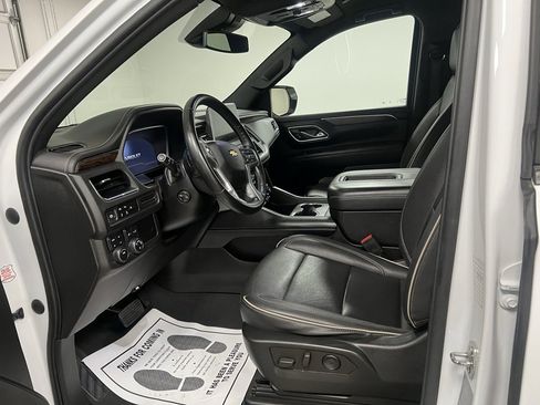 Used 2023 Chevrolet Suburban Premier image 19