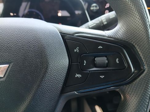 Used 2025 Chevrolet Trax LT FWD image 25