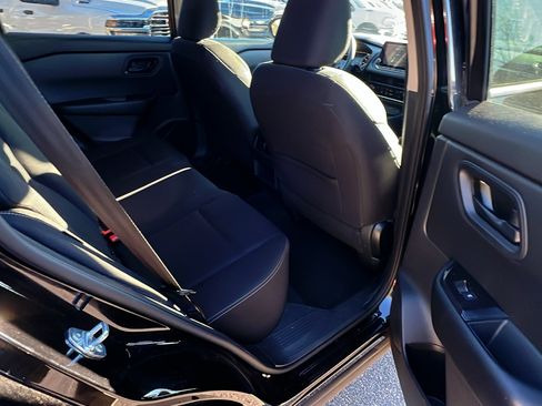 Used 2024 Nissan Rogue S image 21