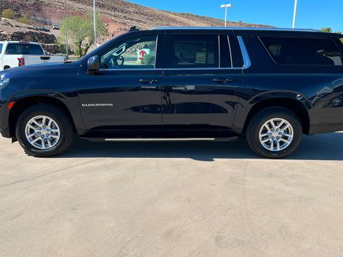 Used 2024 Chevrolet Suburban LT AWD/4WD image 2