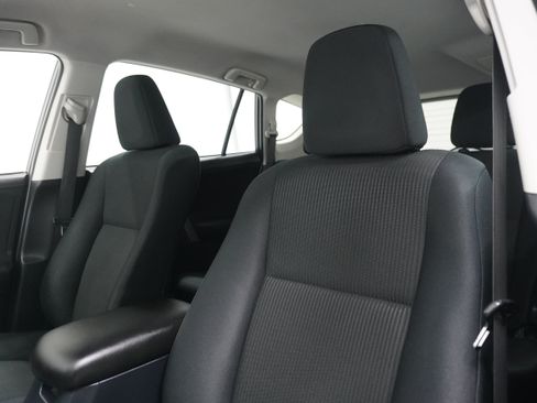 Used 2017 Toyota RAV4 LE FWD image 11