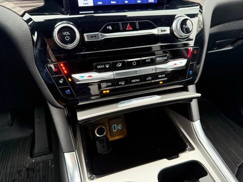 Certified 2023 Ford Explorer Limited w/ Limited Technology Package image 36