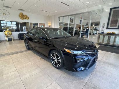 Used 2019 Toyota Camry SE w/ Sunroof Package