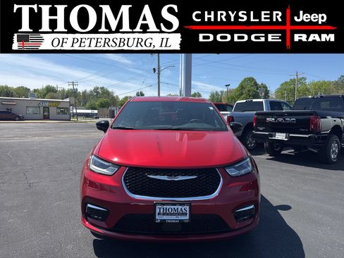 Used 2025 Chrysler Pacifica Select FWD image 2