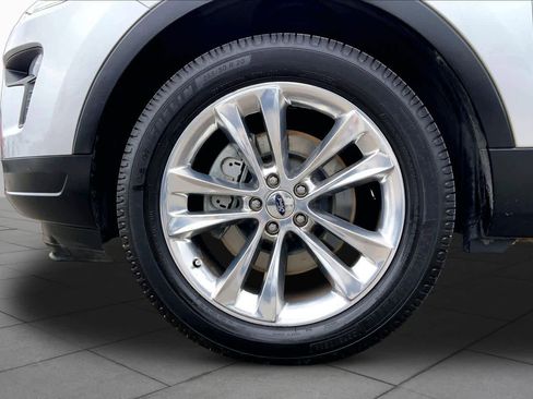 Used 2018 Ford Explorer XLT w/ Equipment Group 202A FWD image 11