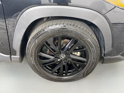 Used 2024 Toyota Corolla Cross AWD Hybrid w/ Moonroof Package image 32