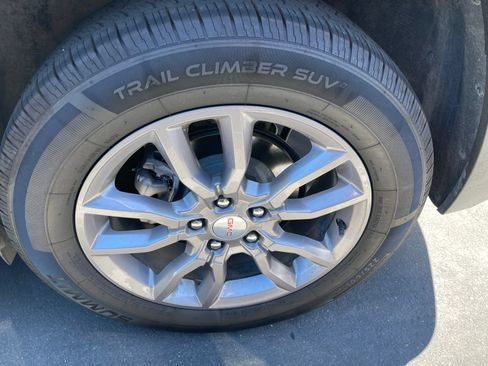 Used 2024 GMC Terrain SLT FWD image 3