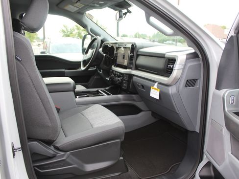 New 2026 Ford F250 XLT w/ XLT Premium Package AWD/4WD image 12