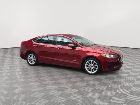 Used 2019 Ford Fusion SE image 36