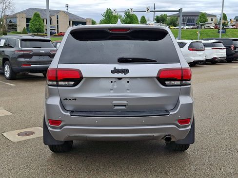 Used 2020 Jeep Grand Cherokee Altitude AWD/4WD image 5