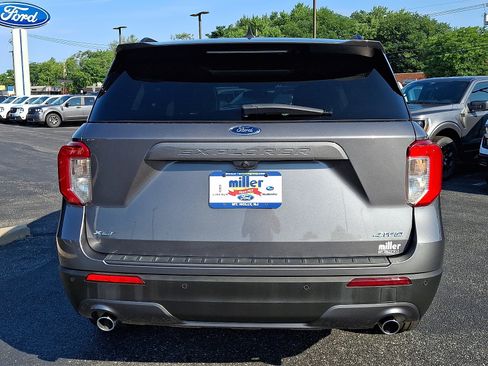 Used 2022 Ford Explorer XLT w/ Equipment Group 202A AWD/4WD image 5