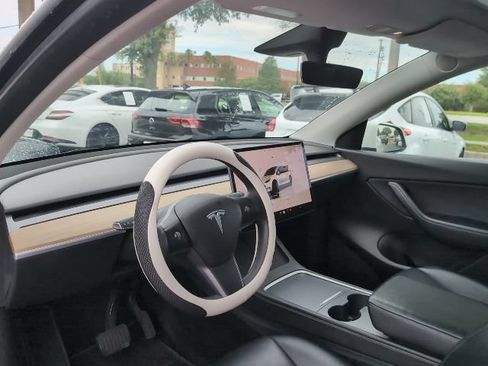 Used 2022 Tesla Model Y Long Range AWD/4WD image 8
