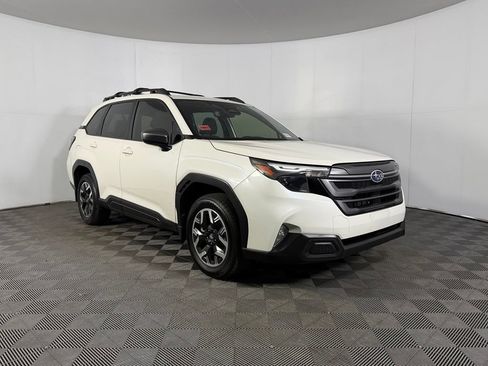 Used 2025 Subaru Forester Premium AWD/4WD image 5