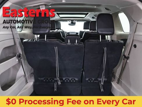 Used 2023 Chrysler Pacifica Limited FWD image 8