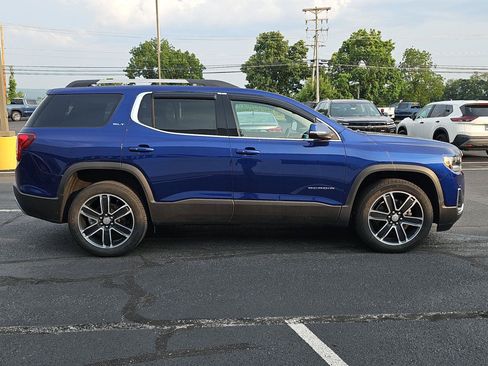 Used 2023 GMC Acadia SLT w/ Preferred Package AWD/4WD image 4