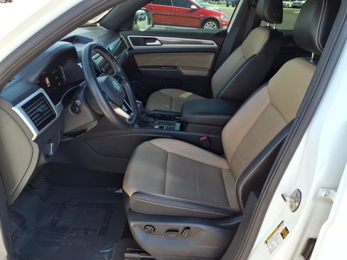 Certified 2022 Volkswagen Atlas Cross Sport SE w/ Black Wheel Package image 19