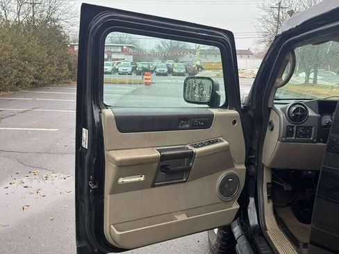 Used 2003 HUMMER H2 w/ Preferred Equipment Group image 16