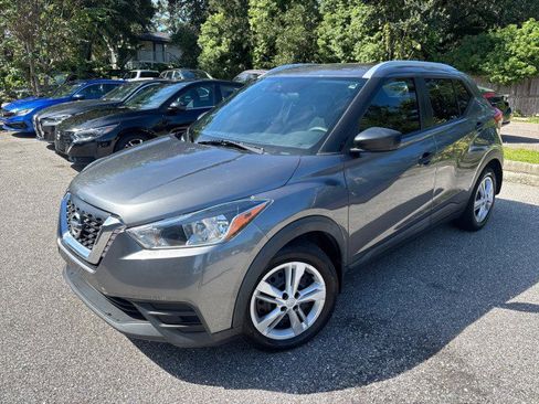 Used 2019 Nissan Kicks S image 2