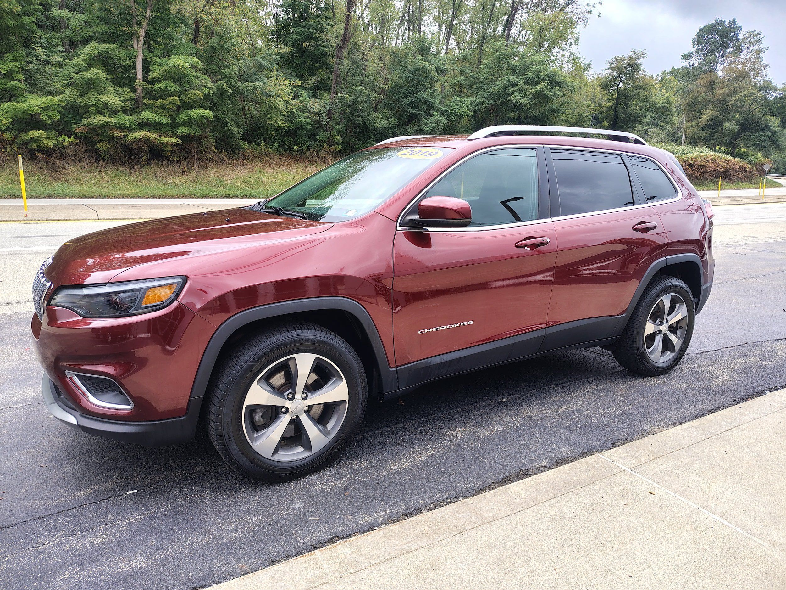 Used 2019 Jeep Cherokee Limited AWD/4WD image 4