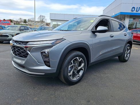 New 2026 Chevrolet Trax LT w/ Driver Confidence Package FWD image 1