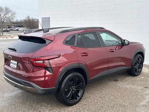 Used 2024 Chevrolet Trax ACTIV w/ Sunroof Package image 13