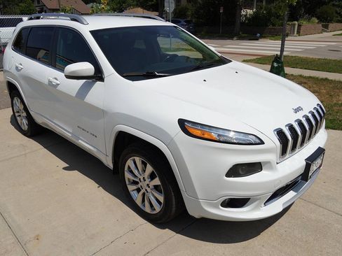 Used 2018 Jeep Cherokee Overland AWD/4WD image 9