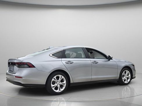 Used 2025 Honda Accord LX image 7