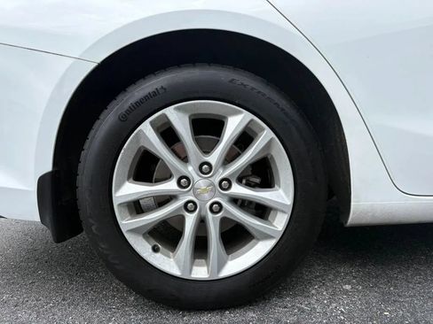 Used 2017 Chevrolet Malibu LT FWD image 23
