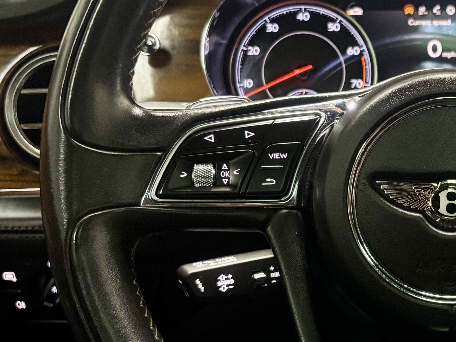 Used 2018 Bentley Bentayga AWD/4WD image 27