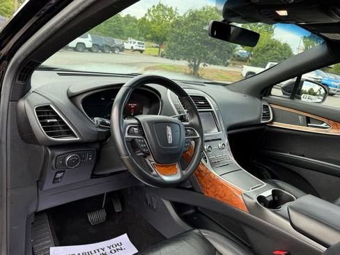 Used 2019 Lincoln Nautilus Select AWD/4WD image 16