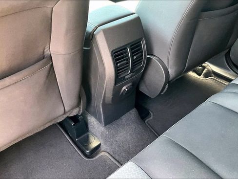 Used 2018 Ford Escape SE FWD image 32