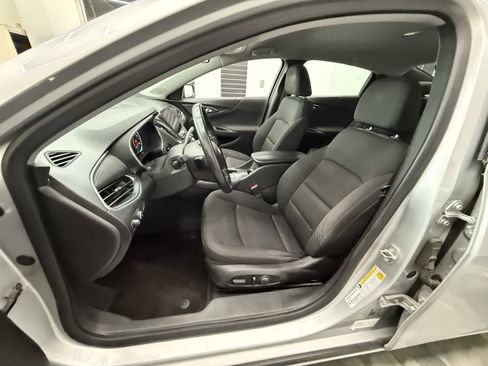 Used 2018 Chevrolet Malibu LT image 11