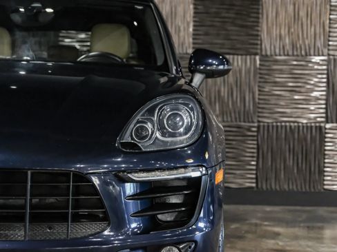 Used 2018 Porsche Macan AWD/4WD image 46