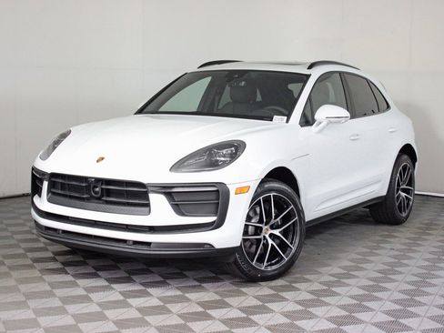 Used 2025 Porsche Macan image 1
