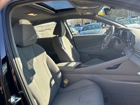 New 2026 Hyundai Elantra SEL Sport FWD image 12