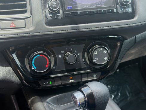 Used 2021 Honda HR-V LX image 12