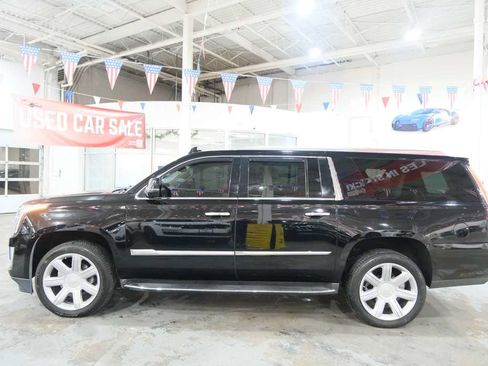 Used 2019 Cadillac Escalade ESV Luxury image 6